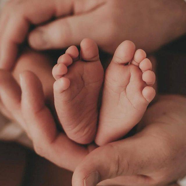 Pieds et maman